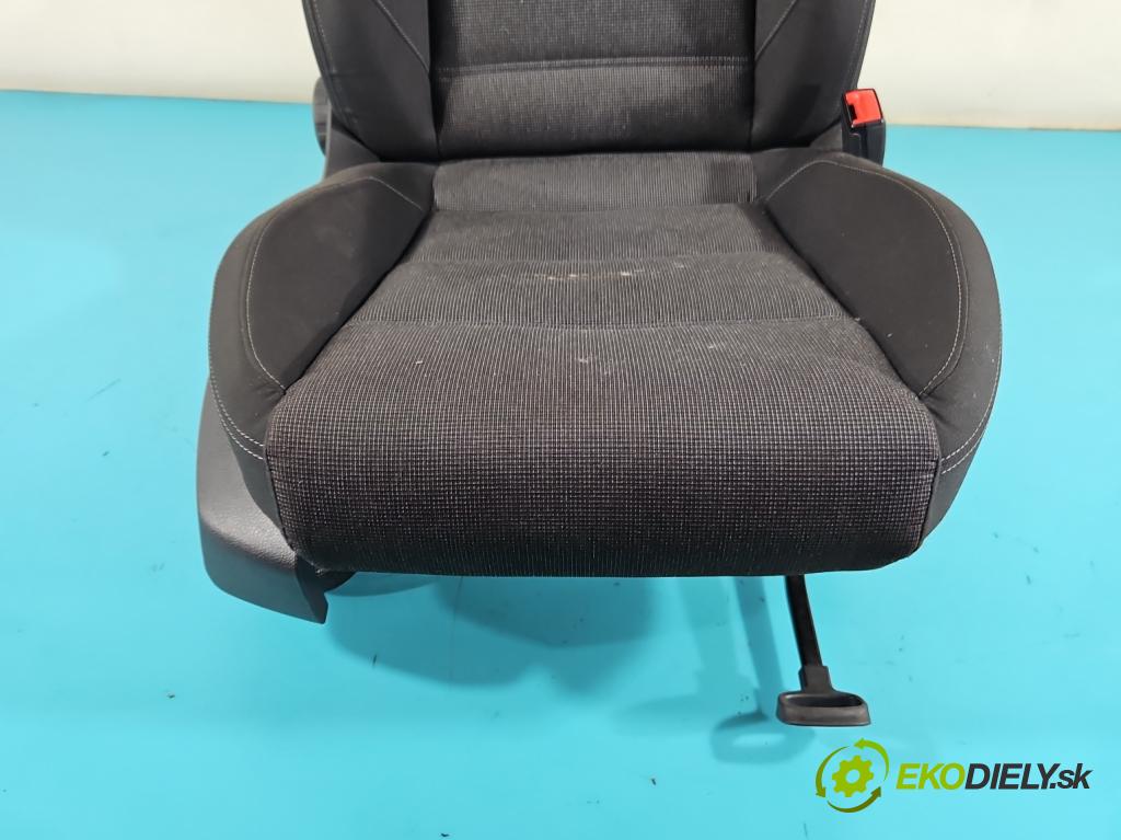 Vw Passat B8 2014 - 2.0 tdi 150 HP automatic 110 kW 1968 cm3 5- Sedačka pravý  (Sedadlo)