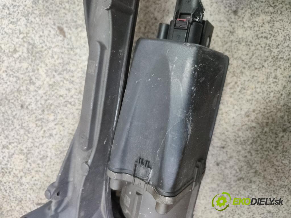 Vw Passat B8 2014 - 2.0 tdi 150 hp automatic 110 kW 1968 cm3 5- řízení volant 5Q0959439L