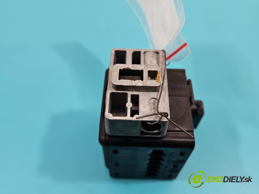 Renault Scenic III 2009-2016 1.5 dci 110 HP manual 81 kW 1461 cm3 5- Blokáda: řízení: 8200604932 (Ostatné)