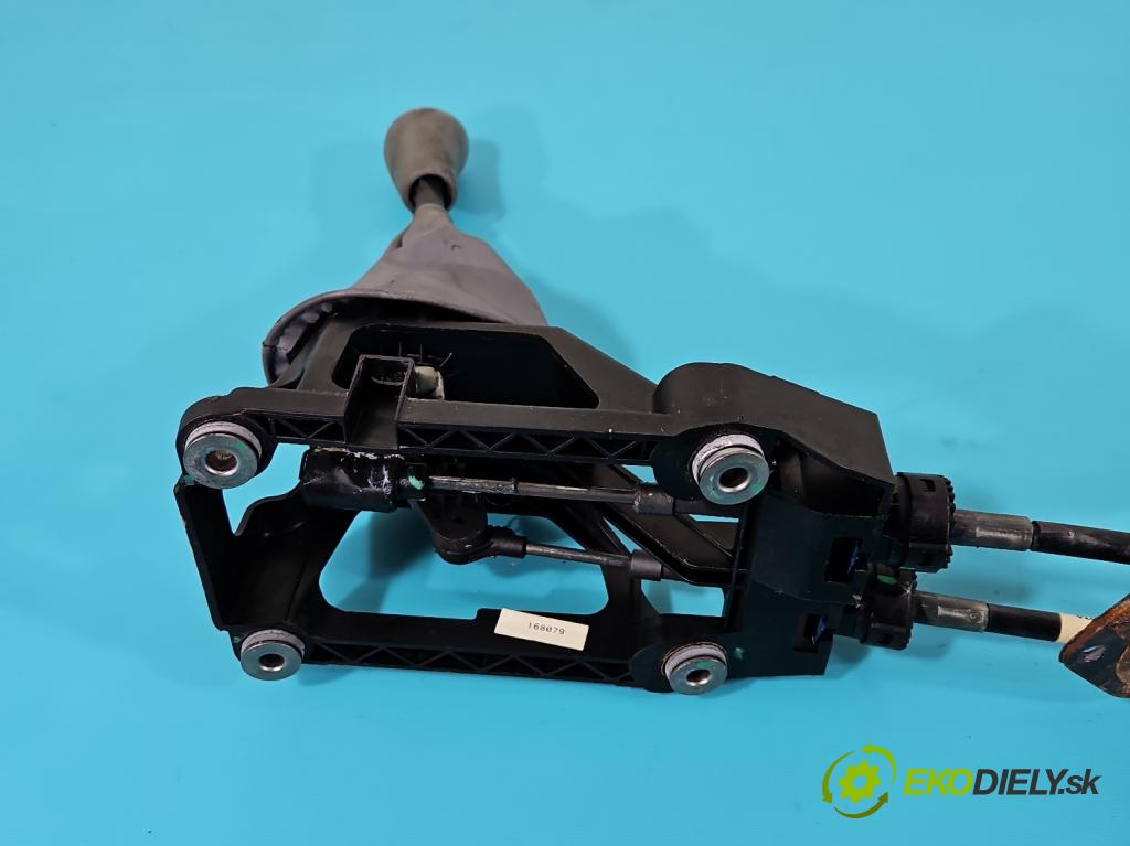 Toyota Yaris I 1999-2005 1.0 vvti 68 HP manual 50 kW 998 cm3 3- Páka: Změny: stupeň,rýchlosť  (Rýchlostné páky / kulisy)