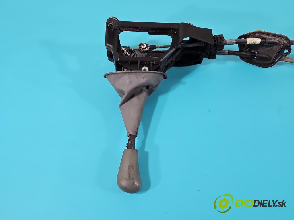 Toyota Yaris I 1999-2005 1.0 vvti 68 HP manual 50 kW 998 cm3 3- Páka: Změny: stupeň,rýchlosť  (Rýchlostné páky / kulisy)