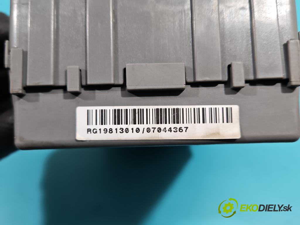 Honda Civic VIII 2006-2011 2.2 140 hp manual 103 kW 2204 cm3 5- řídící jednotka motoru 0281013406