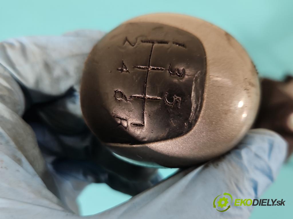 Honda Civic VIII 2006-2011 2.2 140 HP manual 103 kW 2204 cm3 5- Páka: Změny: stupeň,rýchlosť  (Rýchlostné páky / kulisy)