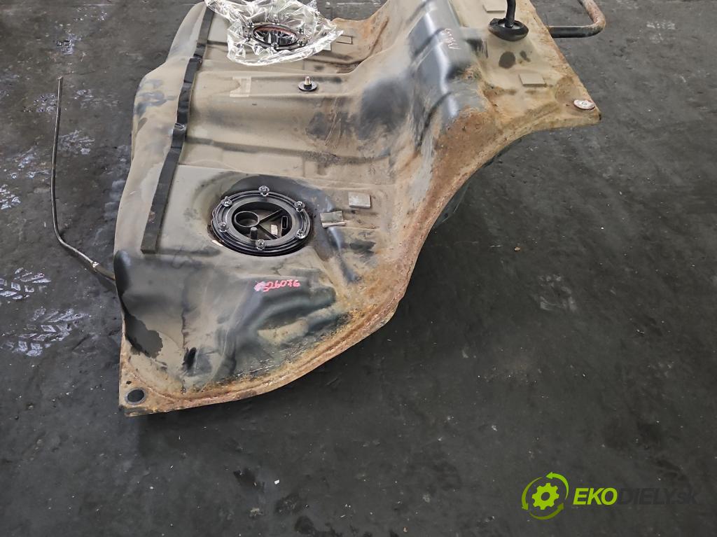 Mercedes S W221 2005-2013 5.5 V8 387KM automatic 285 kW 5462 cm3 4- Nádrž: paliva  (Nádrže)