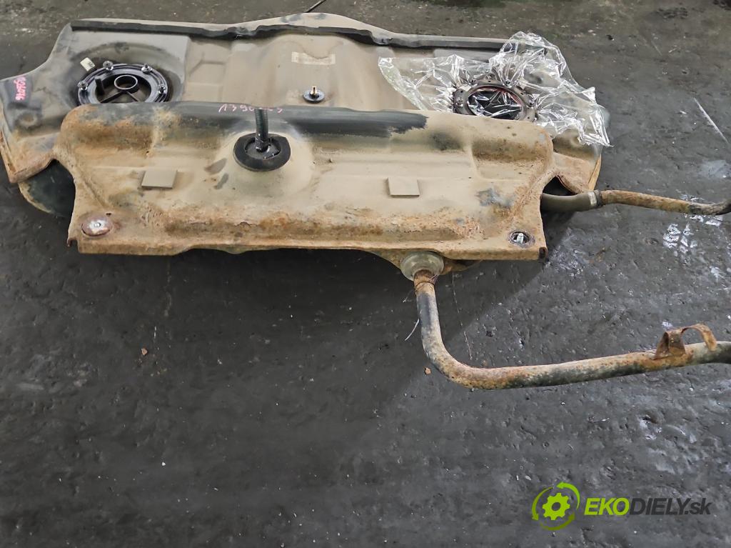 Mercedes S W221 2005-2013 5.5 V8 387KM automatic 285 kW 5462 cm3 4- Nádrž: paliva  (Nádrže)