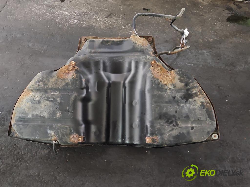 Mercedes S W221 2005-2013 5.5 V8 387KM automatic 285 kW 5462 cm3 4- Nádrž: paliva  (Nádrže)