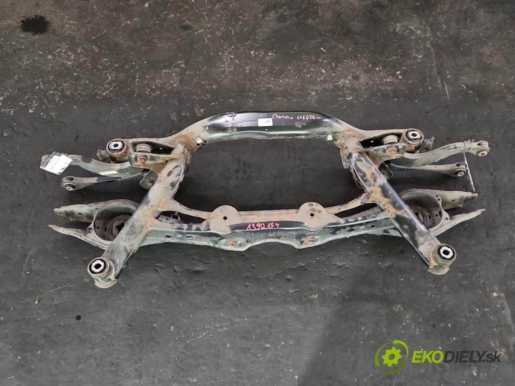 Vw Tiguan II 2016-2024 1.5 TSI 150 hp automatic 110 kW 1498 cm3 5- zadní výztuha  (Výztuhy zadní)