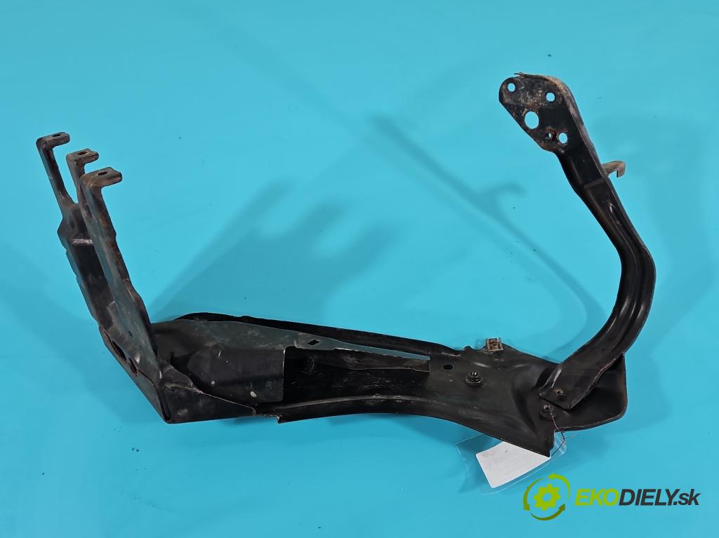 Mercedes S W221 2005-2013 5.5 V8 387KM automatic 285 kW 5462 cm3 4- stěna přední  (Výztuhy přední)