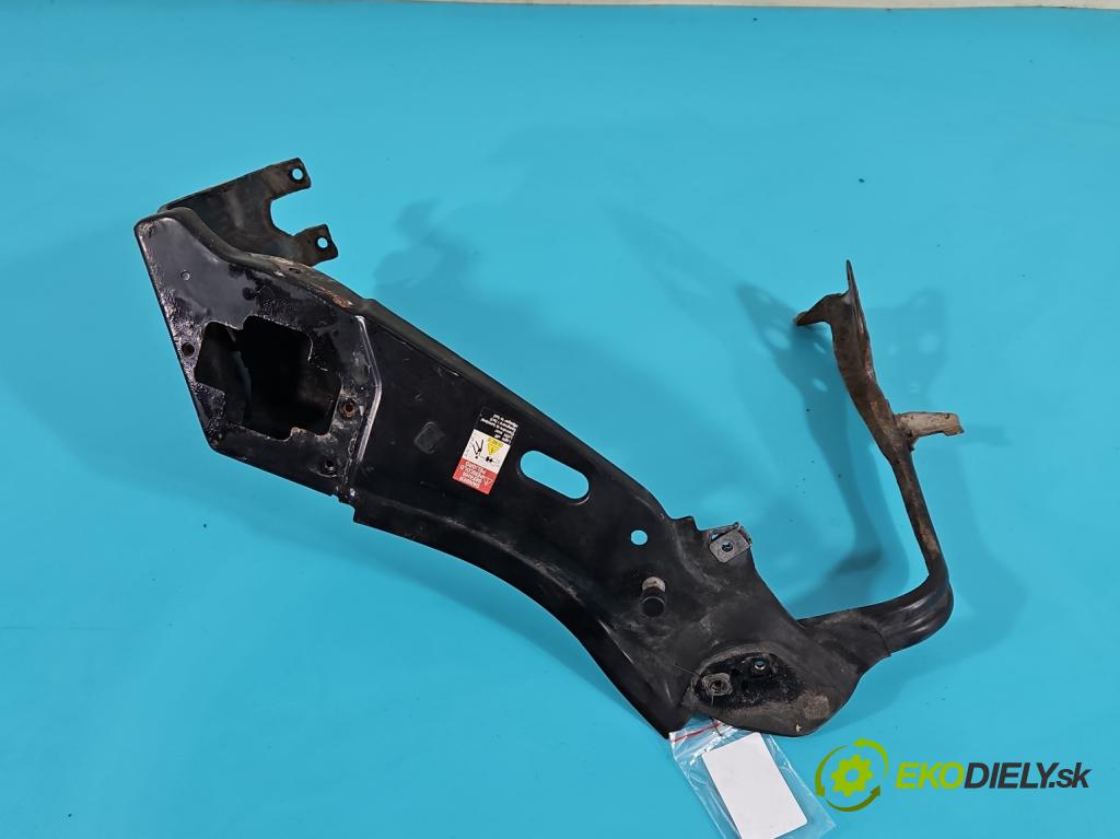 Mercedes S W221 2005-2013 5.5 V8 387KM automatic 285 kW 5462 cm3 4- stěna přední  (Výztuhy přední)