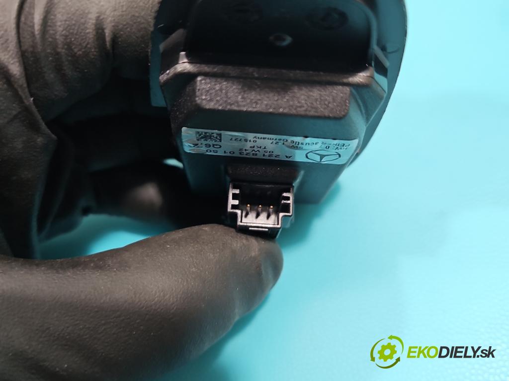 Mercedes S W221 2005-2013 5.5 V8 387KM automatic 285 kW 5462 cm3 4- Telefon: A2218230150 (Audio zariadenia)