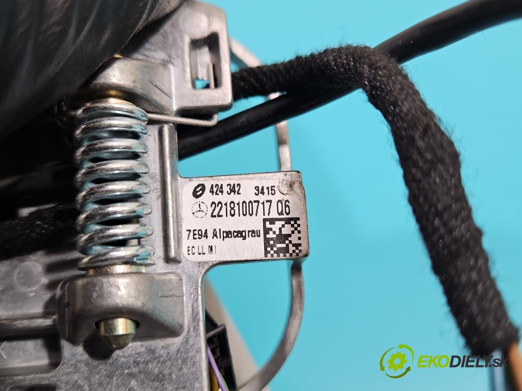 Mercedes S W221 2005-2013 5.5 V8 387KM automatic 285 kW 5462 cm3 4- zpětné zrcátko vnitřní A2218110007 (Světla vnitřní)