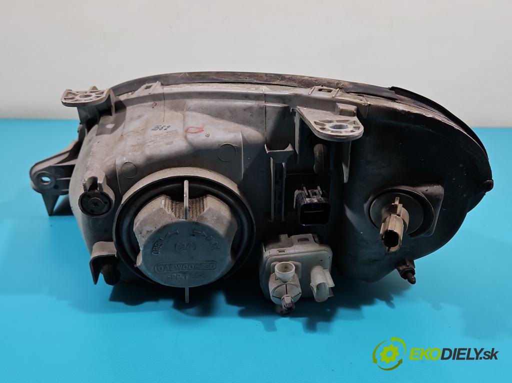Daewoo Lanos 1.5 16V 99 HP manual 73 kW 1498 cm3 4- Reflektor: pravý (Pravé)