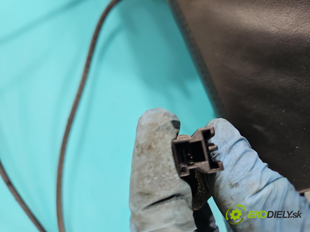 Mercedes S W221 2005-2013 5.5 V8 387KM automatic 285 kW 5462 cm3 4- operadlo  (Lakťové opierky)