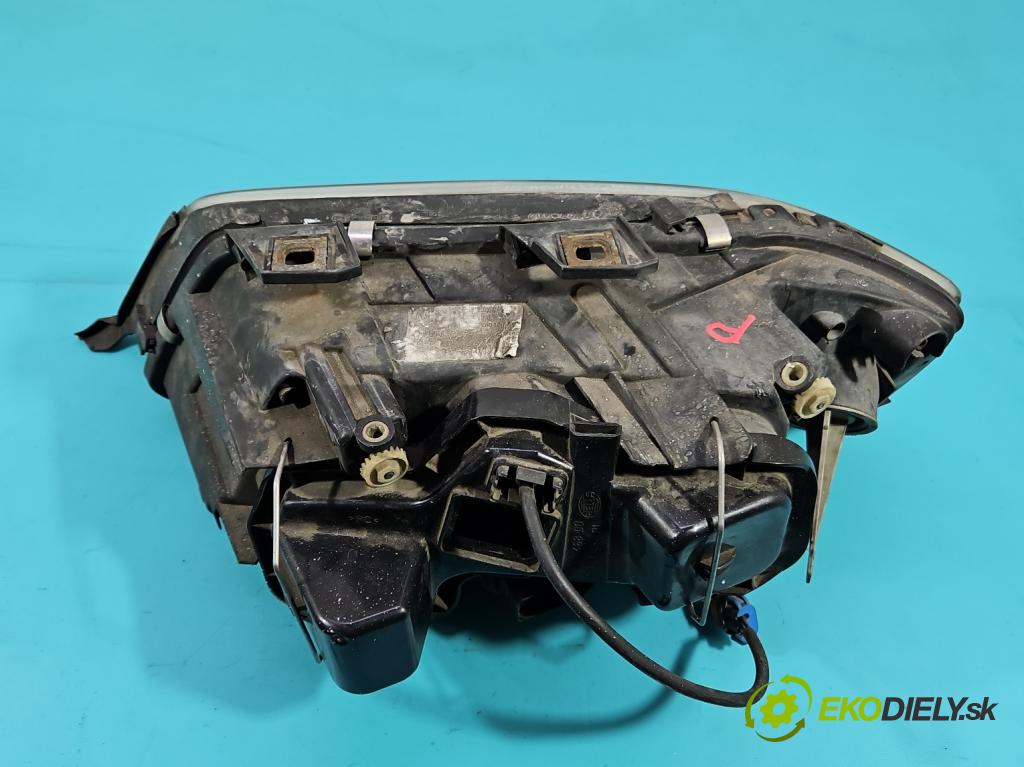 Audi A6 C5 1997-2004 2.4 V6 165 HP manual 121 kW 2393 cm3 4- Reflektor: pravý  (Pravé)