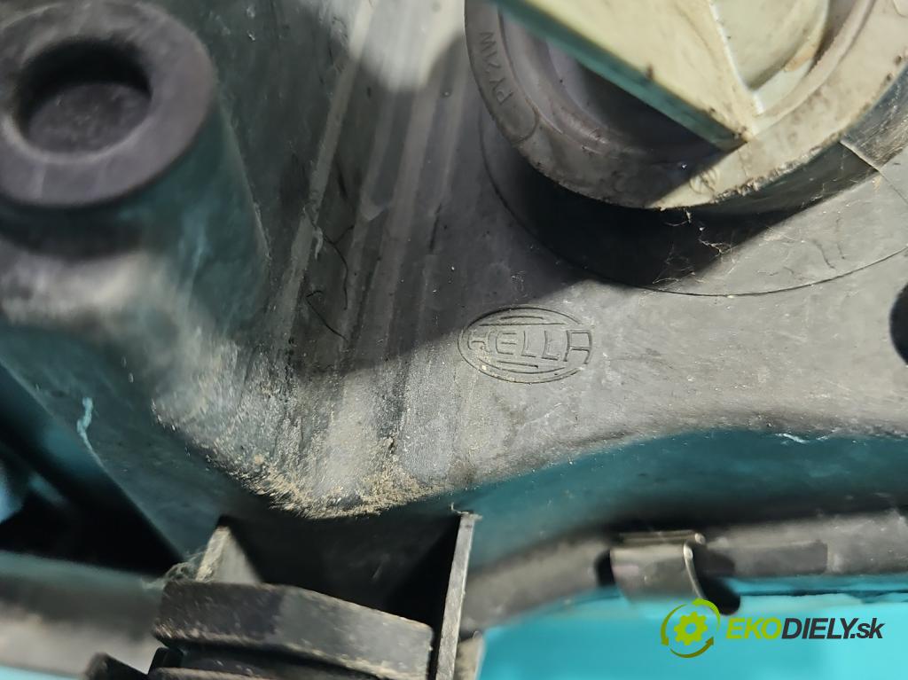 Audi A6 C5 1997-2004 2.4 V6 165 HP manual 121 kW 2393 cm3 4- Reflektor: pravý  (Pravé)