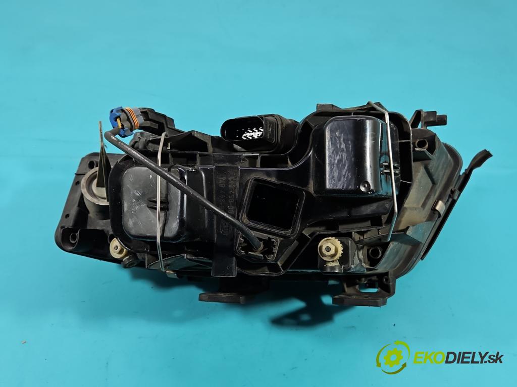 Audi A6 C5 1997-2004 2.4 V6 165 HP manual 121 kW 2393 cm3 4- Reflektor: pravý  (Pravé)