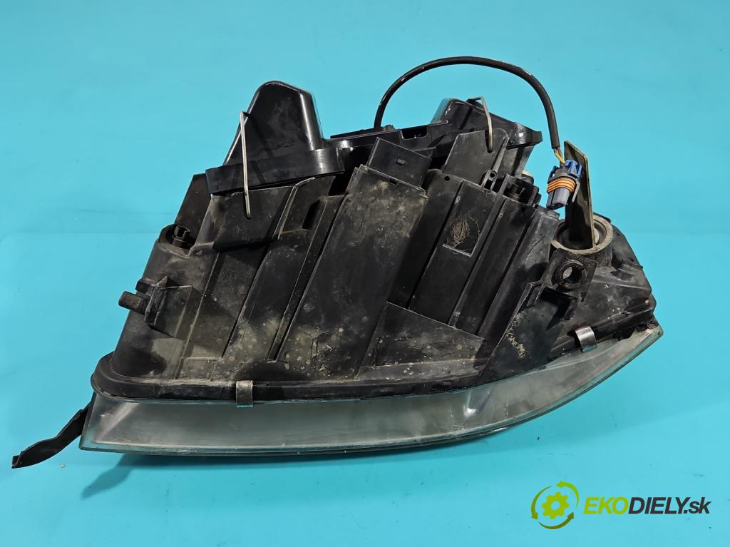 Audi A6 C5 1997-2004 2.4 V6 165 HP manual 121 kW 2393 cm3 4- Reflektor: pravý  (Pravé)