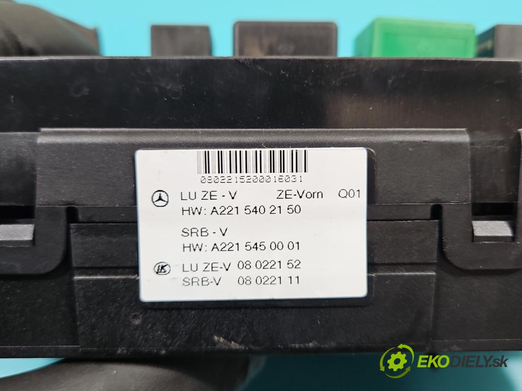 Mercedes S W221 2005-2013 5.5 V8 387KM automatic 285 kW 5462 cm3 4- skříňka pojistková A2215402150 (Pojistkové skříňky)