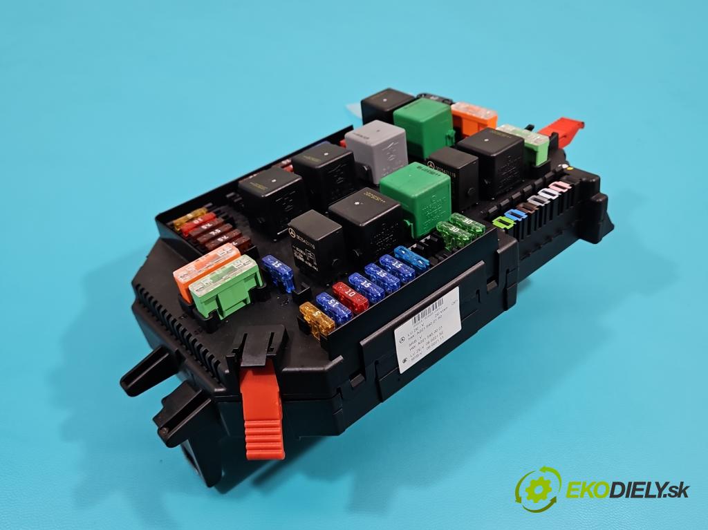 Mercedes S W221 2005-2013 5.5 V8 387KM automatic 285 kW 5462 cm3 4- skříňka pojistková A2215402150 (Pojistkové skříňky)