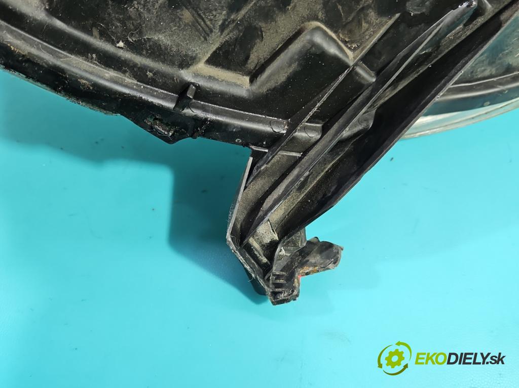 Peugeot 107 1.0 68 HP manual 50 kW 998 cm3 3- Reflektor: pravý 89033104 (Pravé)