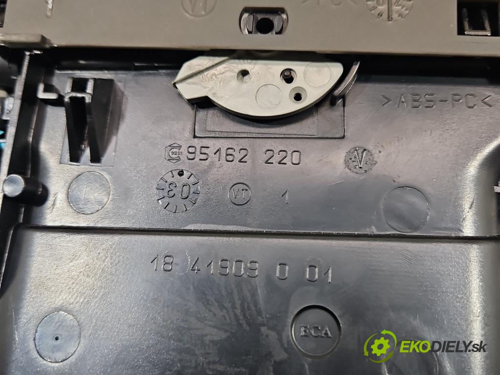 Vw Passat B5 1995-2005 1.9 tdi 131 HP manual 96 kW 1896 cm3 5- Mřížka: kúrenia stredová 3B0819728D (Mriežky kúrenia (fukáre))