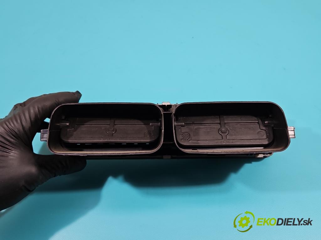 Vw Passat B5 1995-2005 1.9 tdi 131 HP manual 96 kW 1896 cm3 5- Mřížka: kúrenia stredová 3B0819728D (Mriežky kúrenia (fukáre))