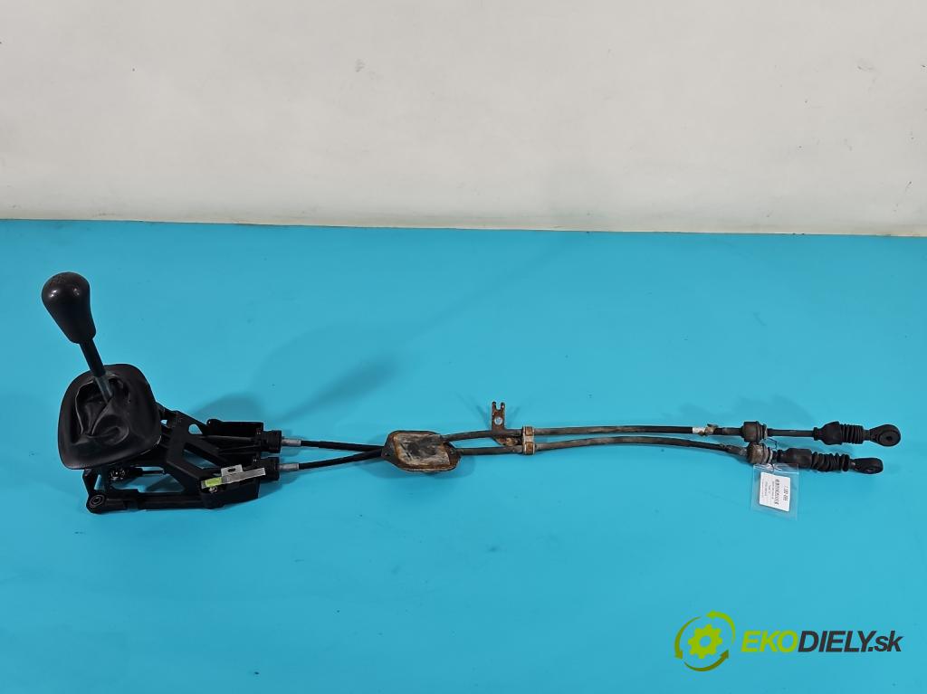 Peugeot 107 1.0 68 HP manual 50 kW 998 cm3 3- Páka: Změny: stupeň,rýchlosť  (Rýchlostné páky / kulisy)