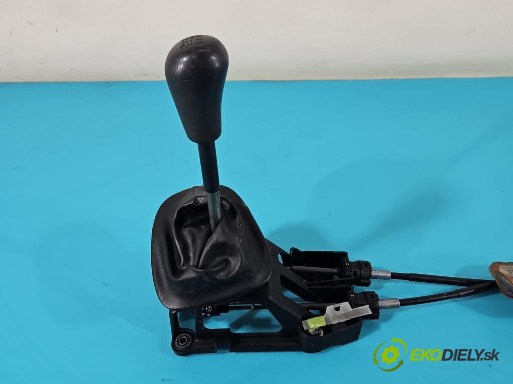 Peugeot 107 1.0 68 HP manual 50 kW 998 cm3 3- Páka: Změny: stupeň,rýchlosť  (Rýchlostné páky / kulisy)