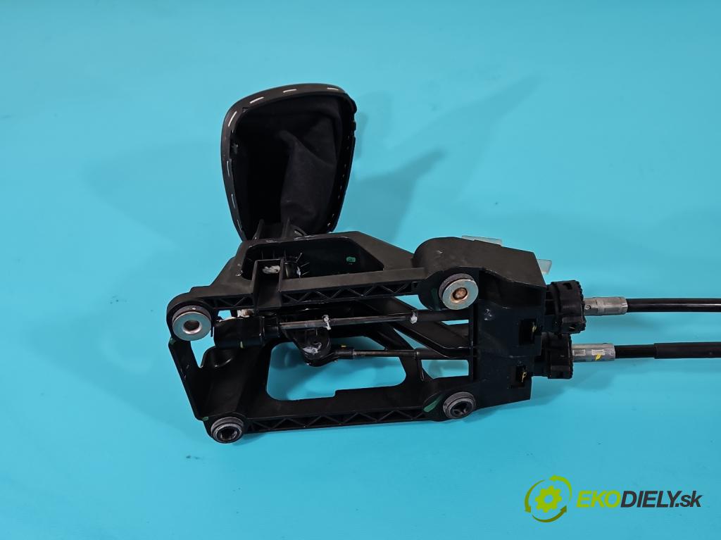 Peugeot 107 1.0 68 HP manual 50 kW 998 cm3 3- Páka: Změny: stupeň,rýchlosť  (Rýchlostné páky / kulisy)