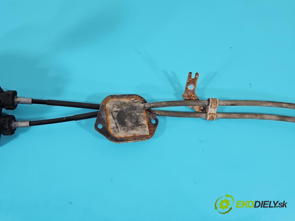 Peugeot 107 1.0 68 HP manual 50 kW 998 cm3 3- Páka: Změny: stupeň,rýchlosť  (Rýchlostné páky / kulisy)