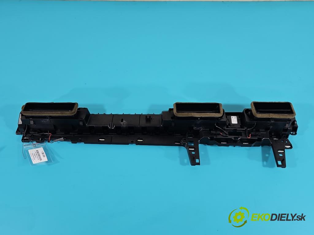 Vw Passat B8 2014 - 2.0 tdi 150 HP automatic 110 kW 1968 cm3 5- Mřížka: kúrenia stredová 3G1858416 (Mriežky kúrenia (fukáre))