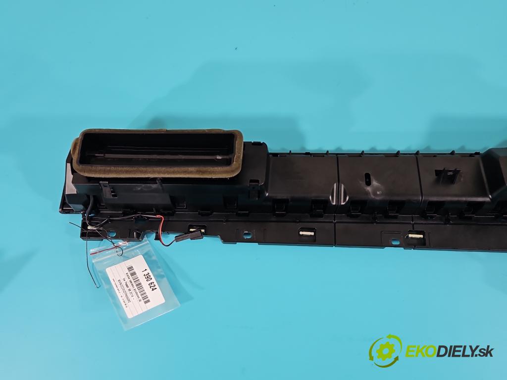 Vw Passat B8 2014 - 2.0 tdi 150 HP automatic 110 kW 1968 cm3 5- Mřížka: kúrenia stredová 3G1858416 (Mriežky kúrenia (fukáre))