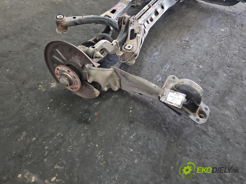 Vw Passat B8 2014 - 2.0 tdi 150 hp automatic 110 kW 1968 cm3 5- zadní výztuha  (Výztuhy zadní)