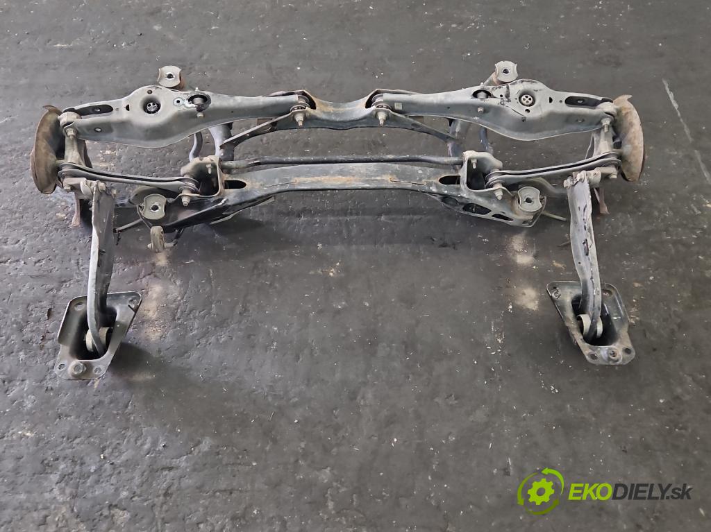 Vw Passat B8 2014 - 2.0 tdi 150 hp automatic 110 kW 1968 cm3 5- zadní výztuha  (Výztuhy zadní)