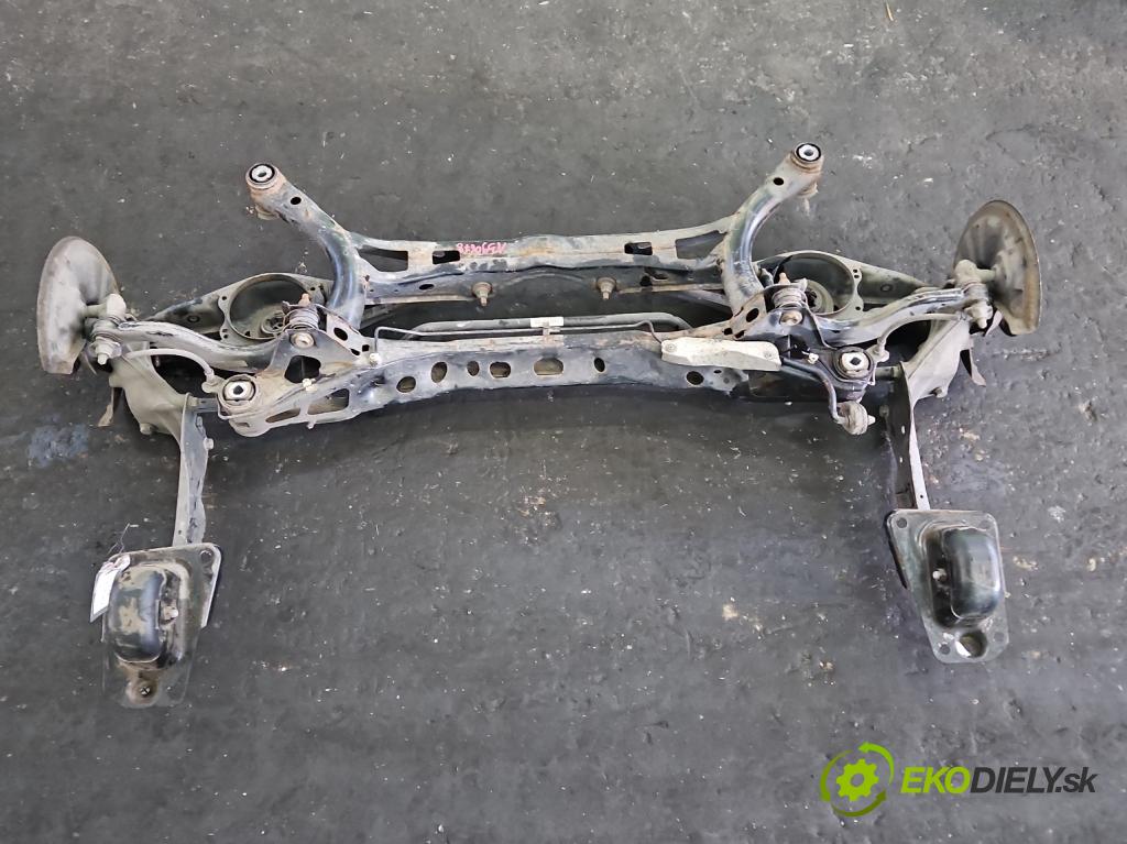 Vw Passat B8 2014 - 2.0 tdi 150 hp automatic 110 kW 1968 cm3 5- zadní výztuha  (Výztuhy zadní)