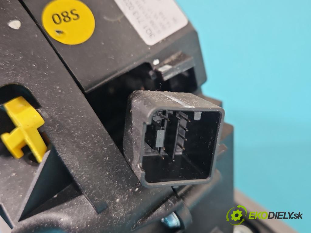 Vw Passat B8 2014 - 2.0 tdi 150 HP automatic 110 kW 1968 cm3 5- Páka: Změny: stupeň,rýchlosť 3Q1713023C (Rýchlostné páky / kulisy)