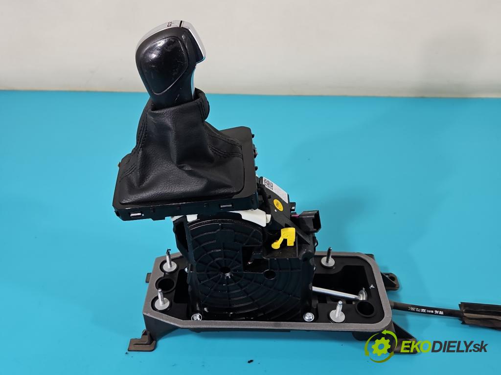 Vw Passat B8 2014 - 2.0 tdi 150 HP automatic 110 kW 1968 cm3 5- Páka: Změny: stupeň,rýchlosť 3Q1713023C (Rýchlostné páky / kulisy)