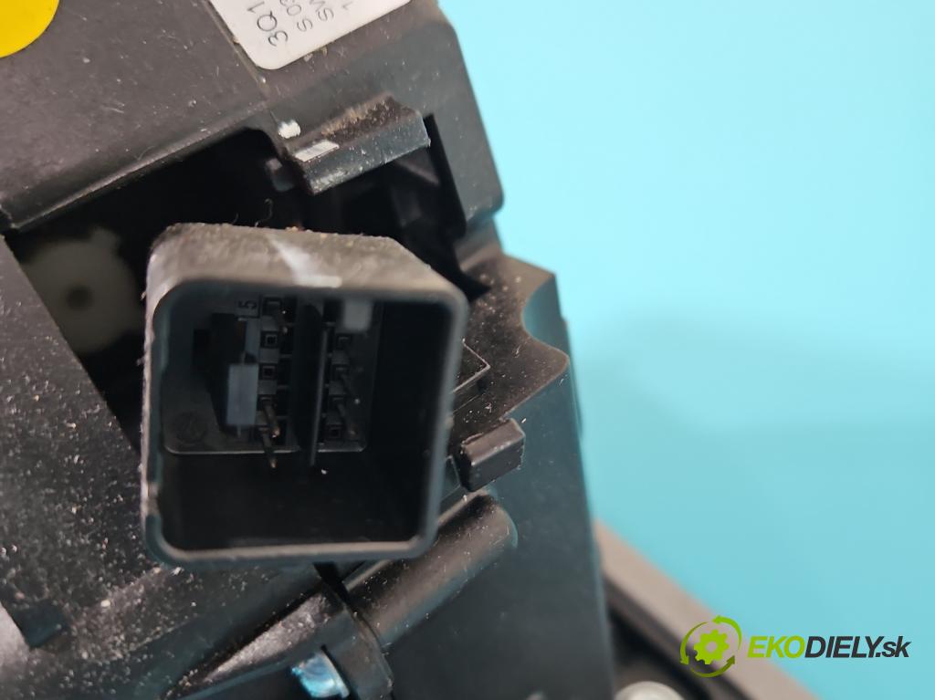 Vw Passat B8 2014 - 2.0 tdi 150 HP automatic 110 kW 1968 cm3 5- Páka: Změny: stupeň,rýchlosť 3Q1713023C (Rýchlostné páky / kulisy)