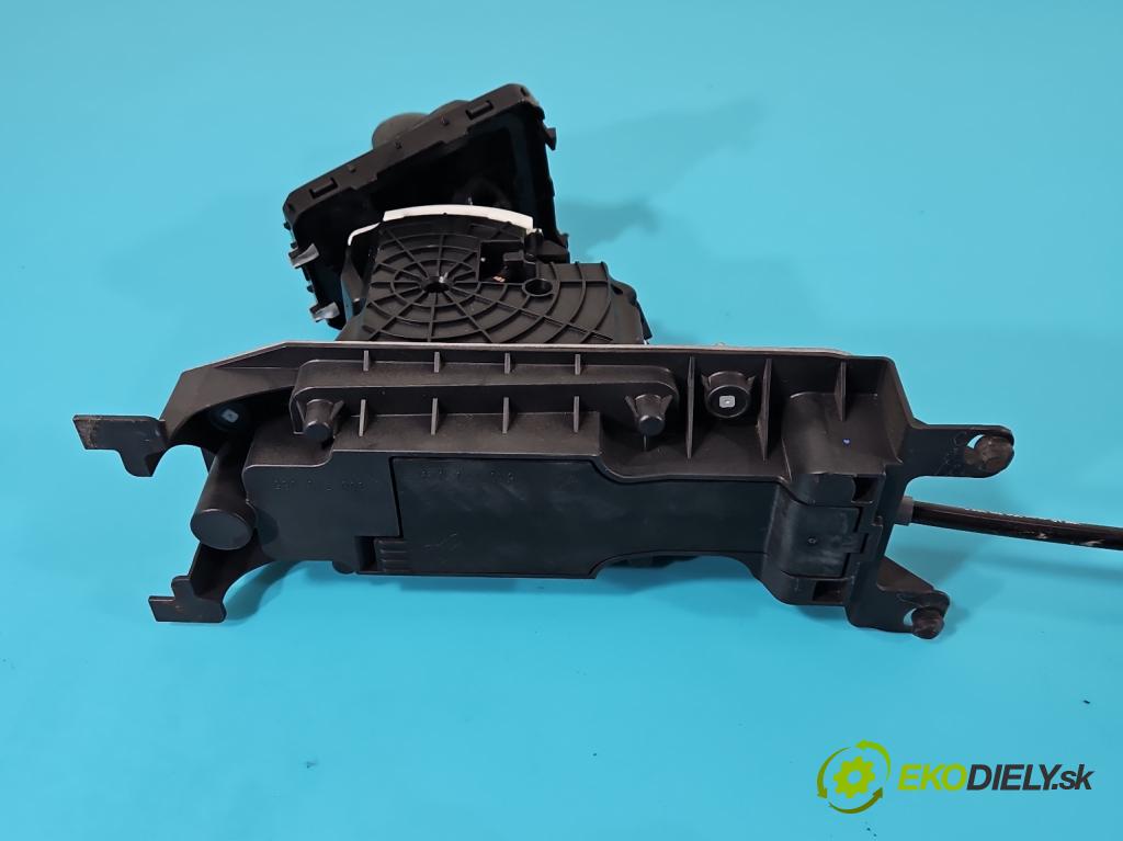 Vw Passat B8 2014 - 2.0 tdi 150 HP automatic 110 kW 1968 cm3 5- Páka: Změny: stupeň,rýchlosť 3Q1713023C (Rýchlostné páky / kulisy)