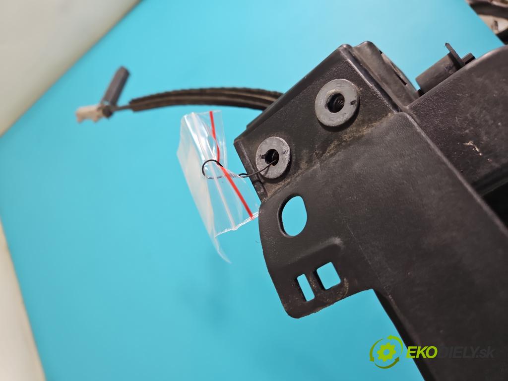 Vw Passat B8 2014 - 2.0 tdi 150 hp automatic 110 kW 1968 cm3 5- stěna přední 3G0805588H (Výztuhy přední)