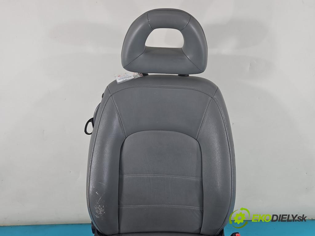Vw New Beetle 1998-2010 2.0 8V 116 hp manual 85 kW 1984 cm3 3- Sedadlo pravý  (Sedačky, sedadla)
