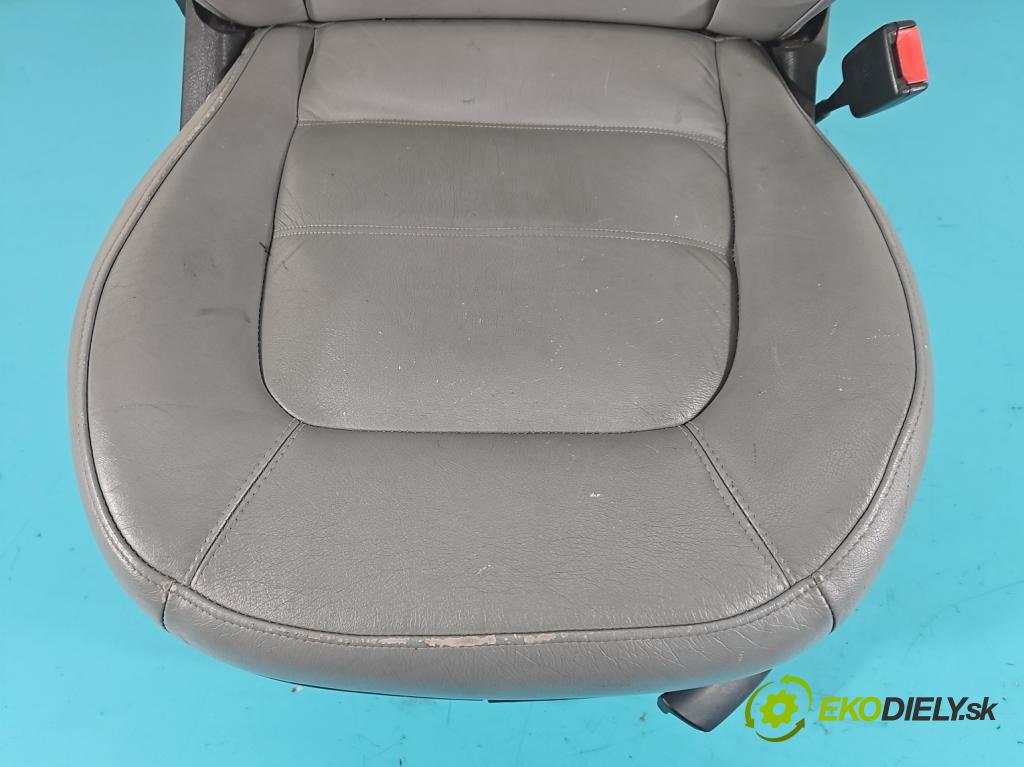 Vw New Beetle 1998-2010 2.0 8V 116 hp manual 85 kW 1984 cm3 3- Sedadlo pravý  (Sedačky, sedadla)