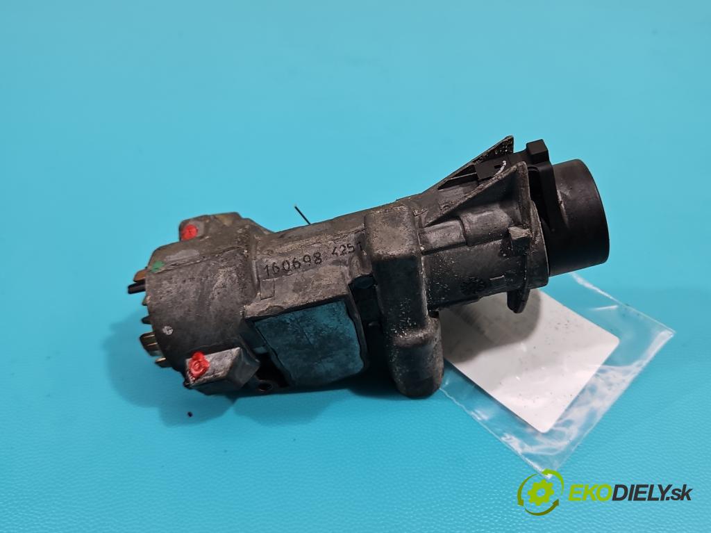 Vw New Beetle 1998-2010 2.0 8V 116 HP manual 85 kW 1984 cm3 3- Spínačka 4B0905851B (Spínacie skrinky a kľúče)