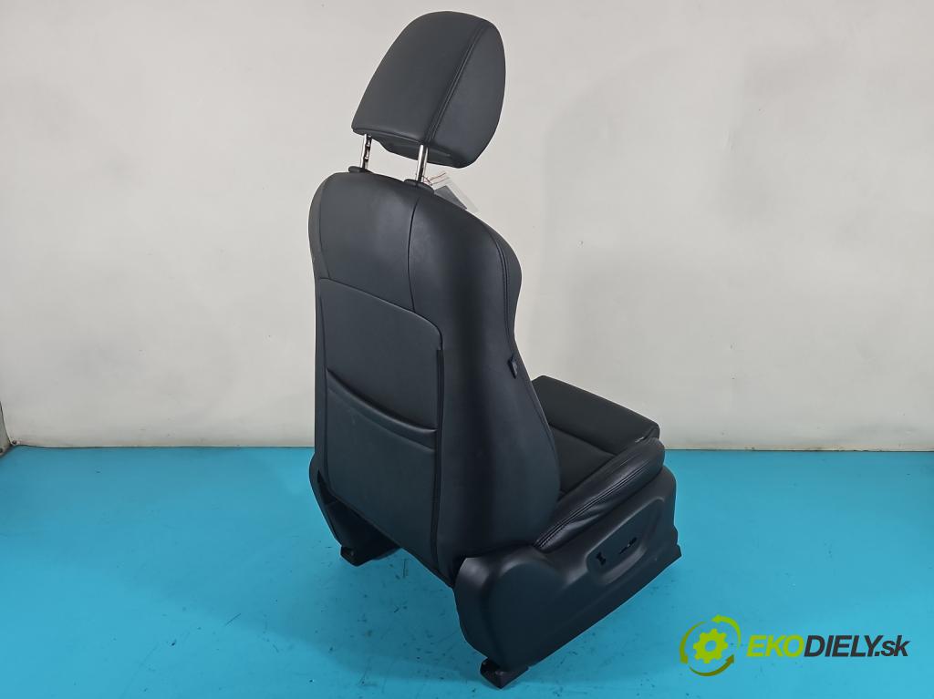 Mazda CX-5 2012-2017 2.2d 175 HP manual 129 kW 2191 cm3 5- Sedačka pravý  (Sedačky, sedadlá)