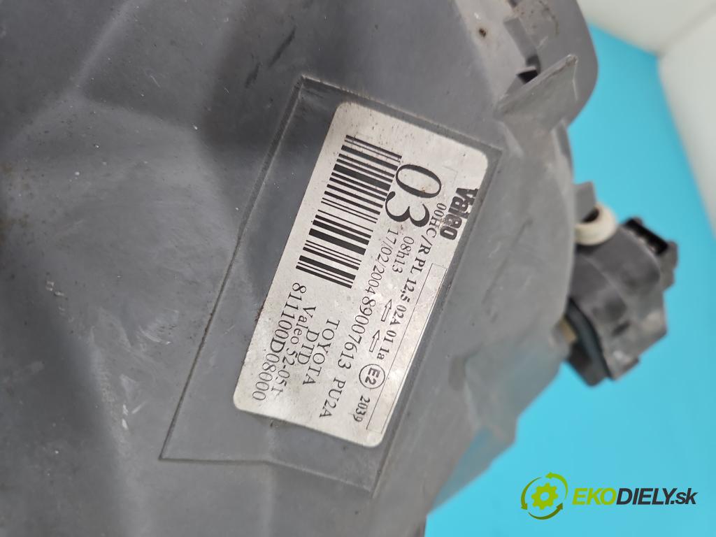 Toyota Yaris I 1999-2005 1.0 vvti 68 HP manual 50 kW 998 cm3 3- Reflektor: pravý 89007613 (Pravé)