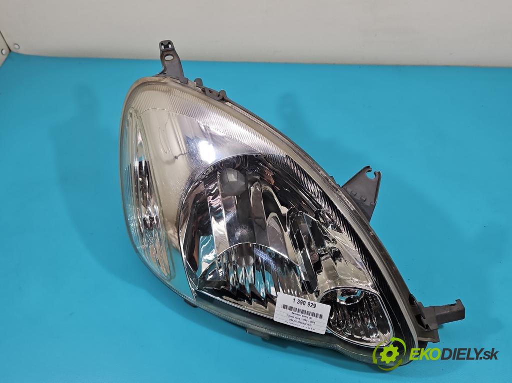 Toyota Yaris I 1999-2005 1.0 vvti 68 HP manual 50 kW 998 cm3 3- Reflektor: pravý 89007613 (Pravé)