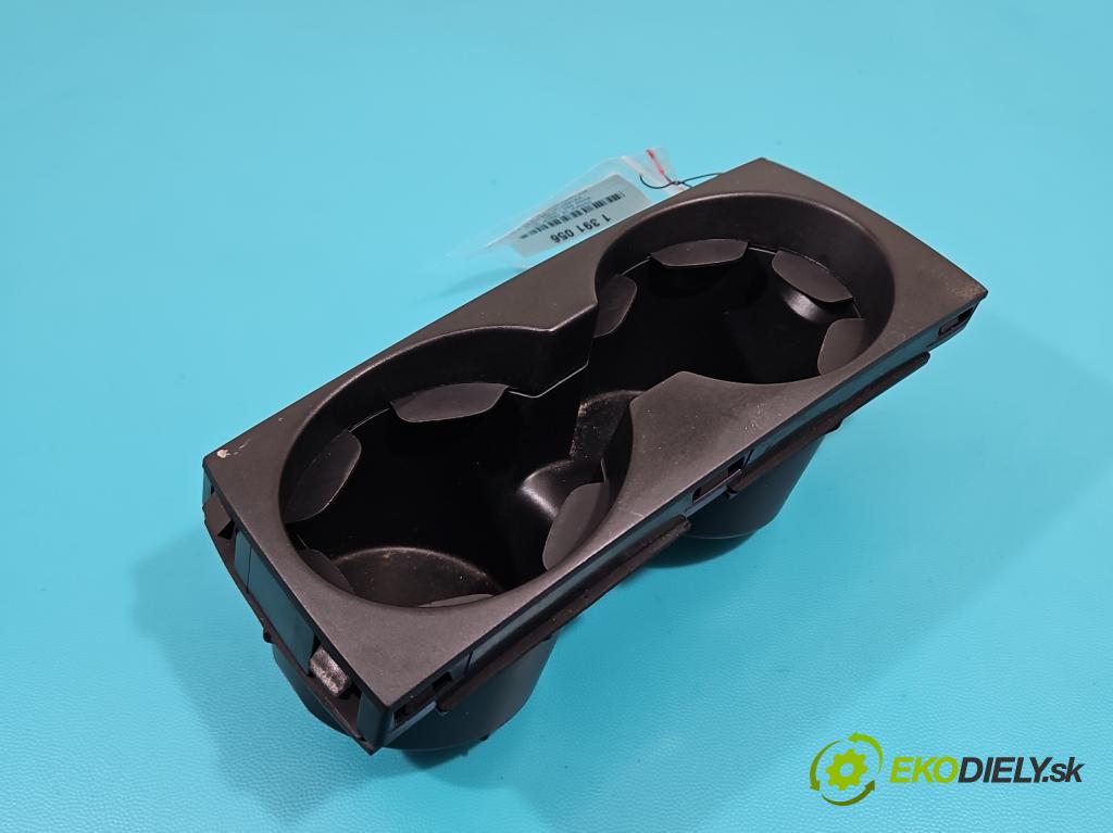 Volvo S60 I 2000-2010 2.4 D5 185 HP manual 136 kW 2400 cm3 4- Rukojeť: na nápoje: 343983 (Úchyty, držiaky na nápoje)