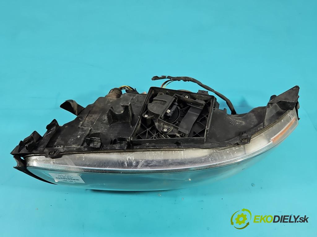 Volvo S60 I 2000-2010 2.4 D5 185 HP manual 136 kW 2400 cm3 4- Reflektor: pravý 30784249 (Pravé)