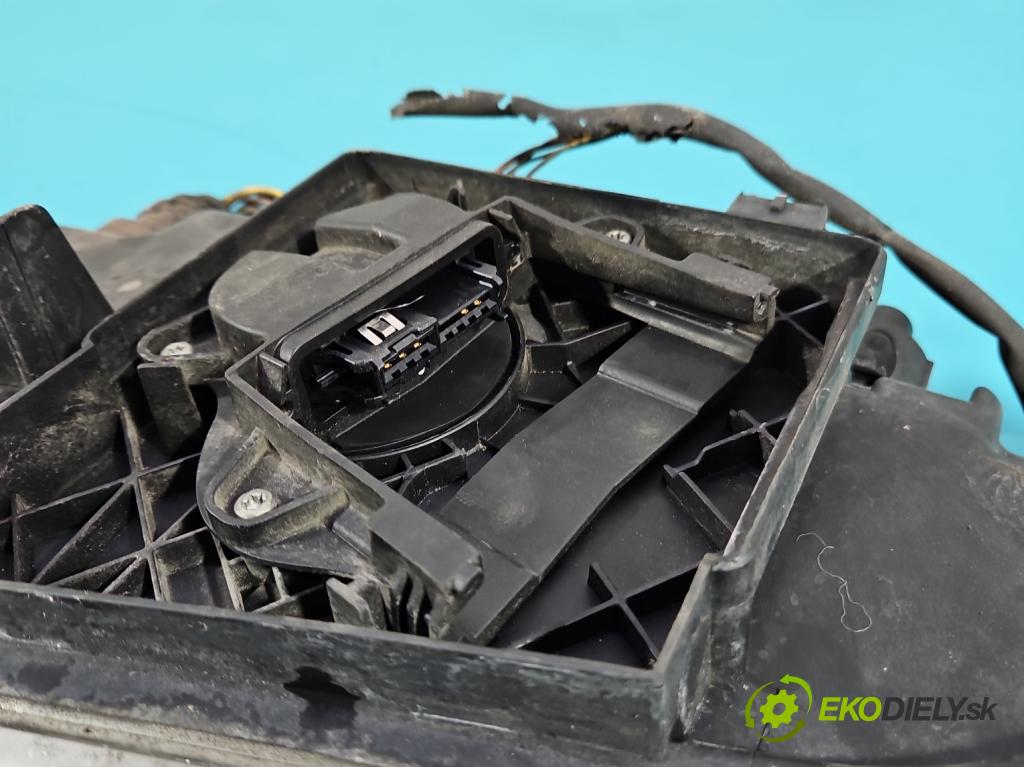 Volvo S60 I 2000-2010 2.4 D5 185 HP manual 136 kW 2400 cm3 4- Reflektor: pravý 30784249 (Pravé)