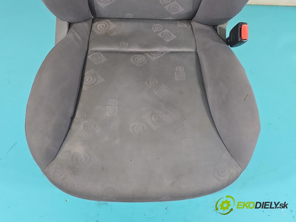 Seat Leon I 1999-2005 1.6 SR 101 HP manual 74 kW 1595 cm3 5- Sedačka pravý  (Sedačky, sedadlá)
